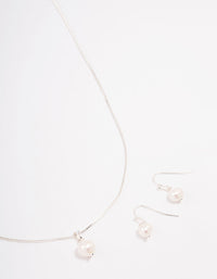 Silver Freshwater Pearl Jewellery Set - link has visual effect only