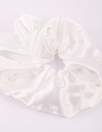 Oversized Pearl Detail Scrunchie - link has visual effect only