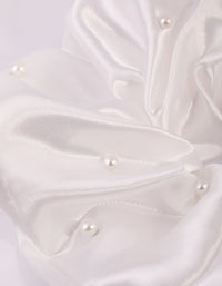 Oversized Pearl Detail Scrunchie - link has visual effect only